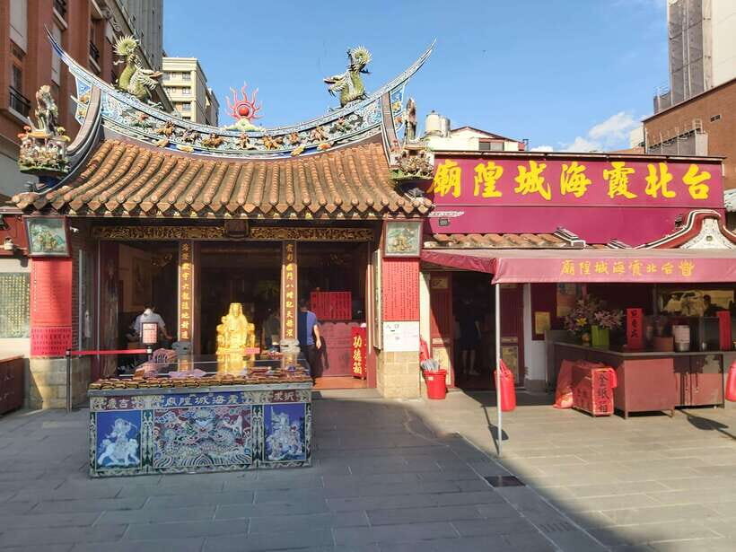 Taipei: Classic Landmarks Day Tour - Cheng-en Gate: one of Taipei’s historic gates, seen fast