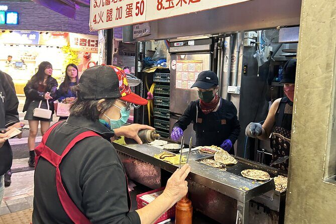 Taipei Hidden Eats, Market & Street Food Tour with 8+ Tastings - Shida Night Market: the energy, the snack variety, the payoff