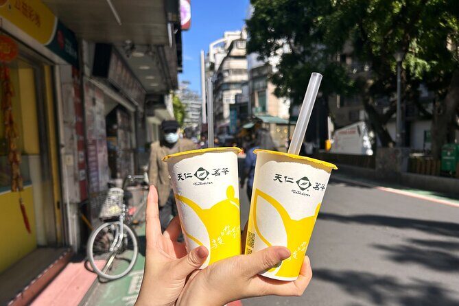Taipei Hidden Eats, Market & Street Food Tour with 8+ Tastings - Yongkang Street: the street-food promise zone and the Secret Dish moment