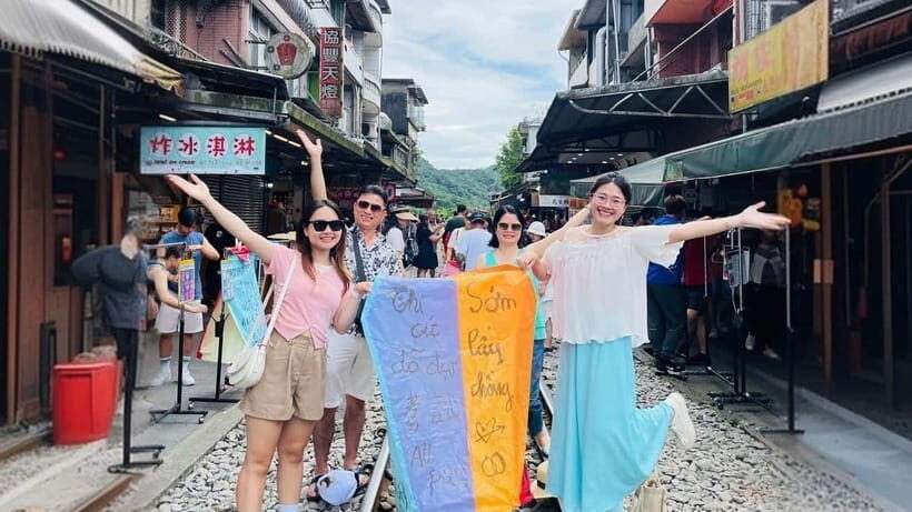 Taipei: Jiufen and Shihfen Half Day Tour - Shifen Old Street and the Pingxi Railway vibe in one short stop