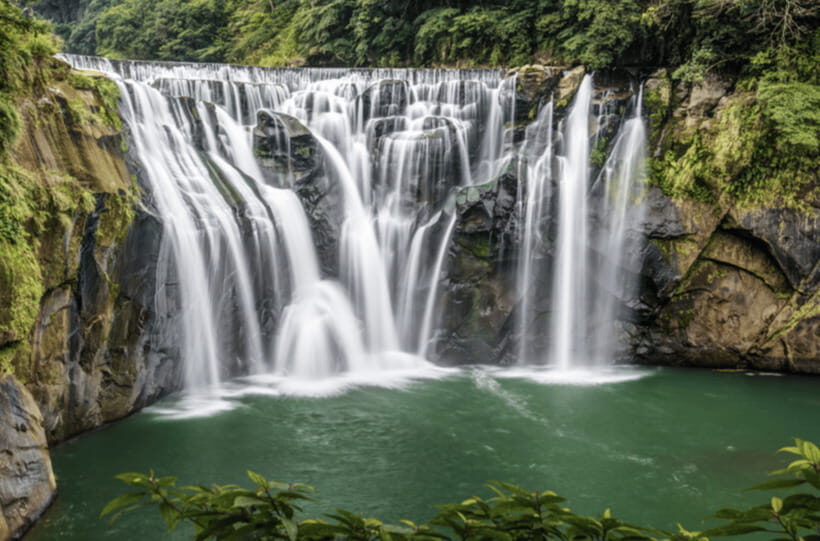 Taipei: Jiufen, Shifen Waterfall and Pingxi Sky Lantern Tour - Quick photo stops before the main towns: why they’re there