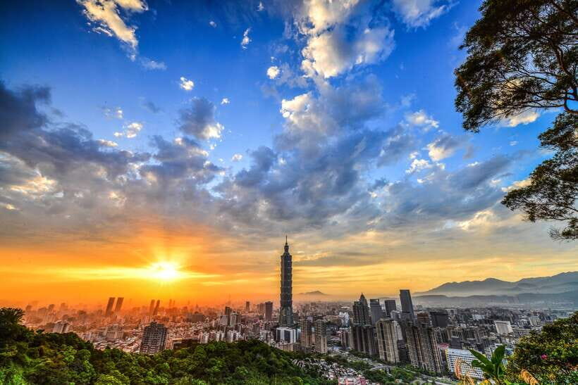 Taipei: Priority Pass Taipei 101 Observatory Deck Ticket - The express elevator ride: 37 seconds to the 89th floor