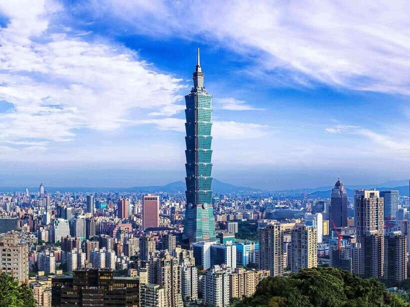 Taipei: Priority Pass Taipei 101 Observatory Deck Ticket - Getting to the Fast Pass Counter at Taipei 101