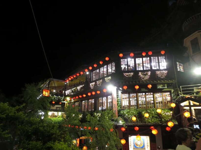 Taipei: Private City Sightseeing Tour with Driver - Shifen Old Street and the lantern ritual in a real railroad town