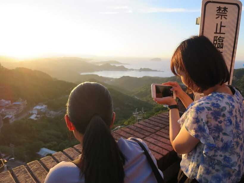 Taipei: Private City Sightseeing Tour with Driver - National Palace Museum: when major culture fits your schedule
