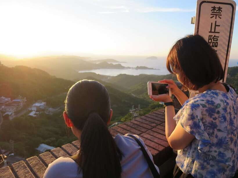 Taipei: Private City Sightseeing Tour with Driver - Getting started: hotel lobby pickup and what you’ll need