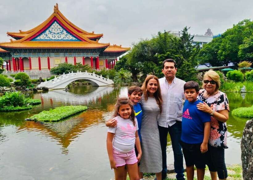 Taipei: Private Day Tour by Car - Dihua Street and Martyrs’ Shrine: Where You Feel Old Taipei