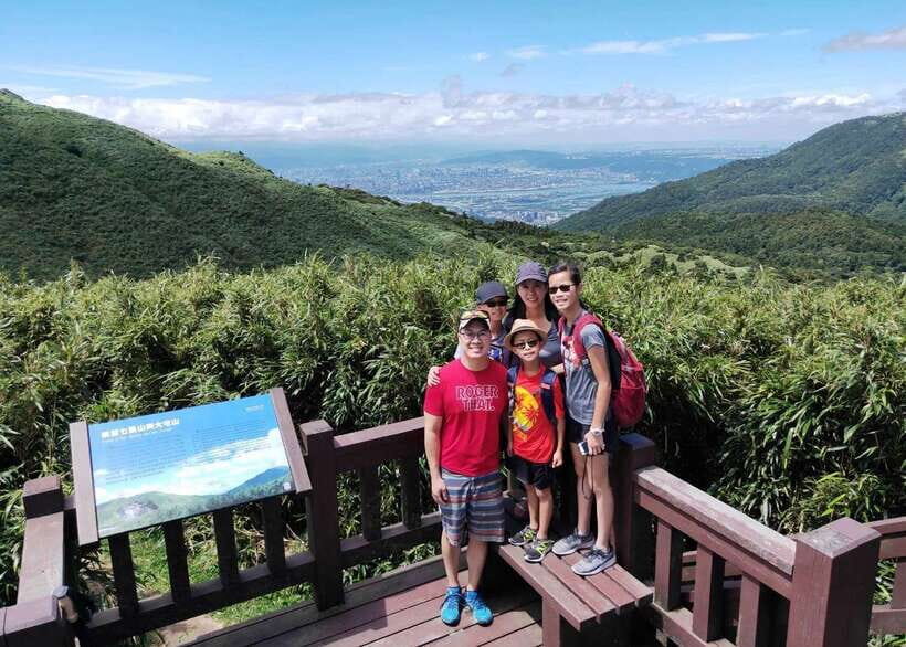 Taipei: Private Day Tour by Car - National Palace Museum and Taipei 101 Observatory: Big Culture, Big Views