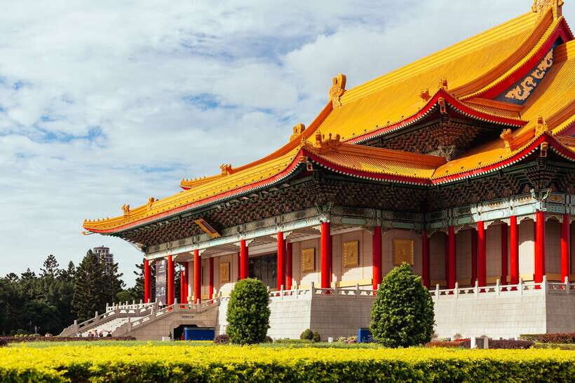 Taipei: Private Tour with Locals – Highlights & Hidden Gems - Getting started at MRT Chiang Kai-shek Memorial Hall Exit 5