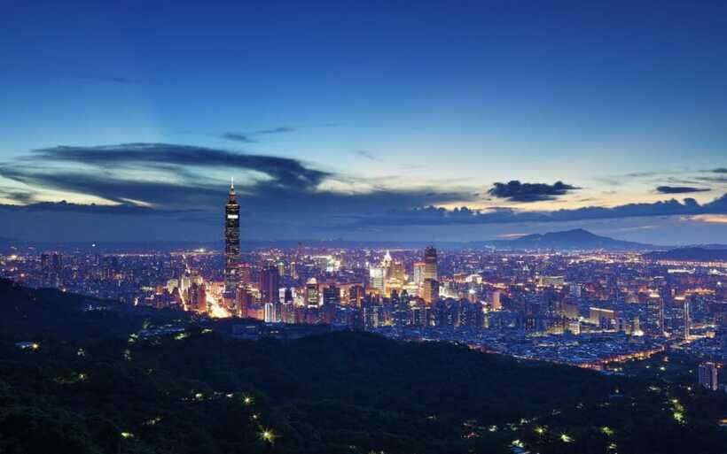 Taipei: Taipei 101 Observatory Deck Entry Ticket - Getting There: MRT-Friendly but Inside a Big Mall