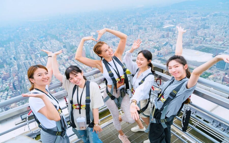 Taipei: Taipei 101 Observatory - Skyline 460 Cloud Walk - 360-Degree Views of Taipei’s Landmarks (Day vs Night)