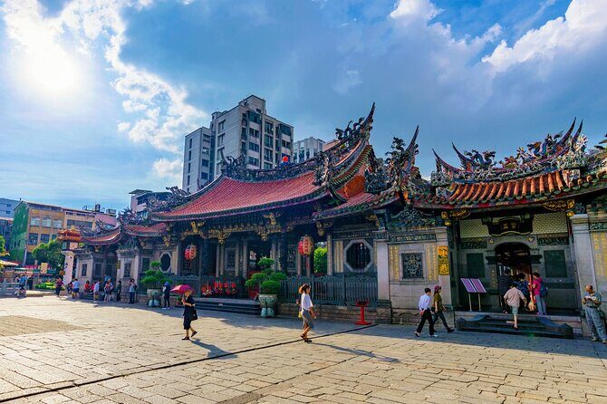 Taipei Taster: Layover Escapes in 4-Hour Private Tour - Huaxi Street Night Market: the easiest way to eat like you belong