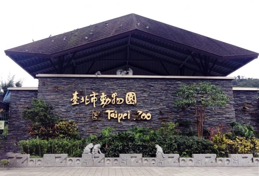Taipei: Zoo Entrance Ticket - Maokong Gondola: A 30-Min Scenic Ride with Glass-Bottom Views