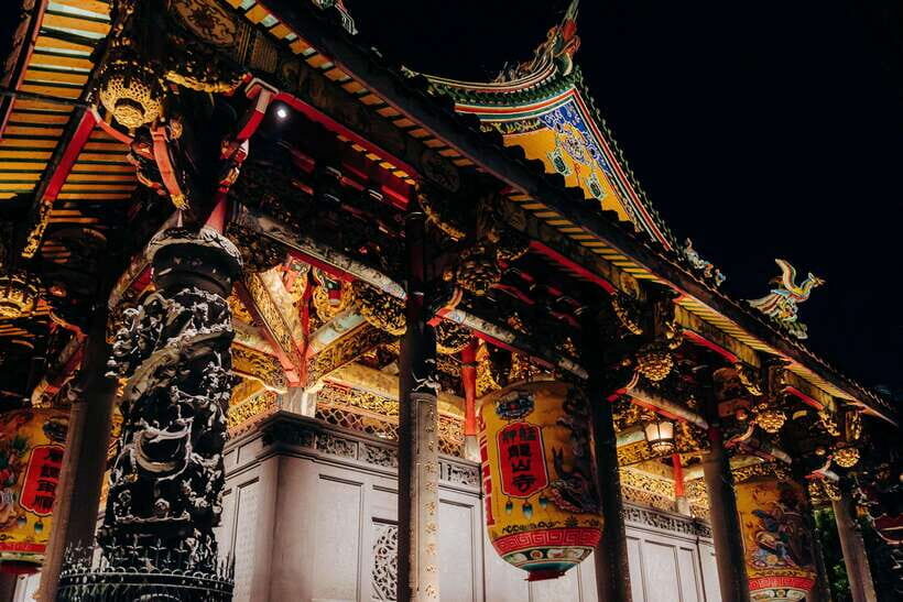 Taipei's Origin & Longshan Temple - Taiwan Cultural Tour - Longshan Temple: dragons, folk gods, and why 100+ matter