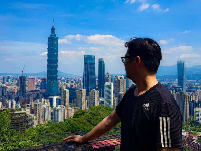 Taiwan Taipei: Private Photoshoot with Taiwan Photographer - How to Dress and Prepare So Your Photos Look Like You, Not Like a Costume