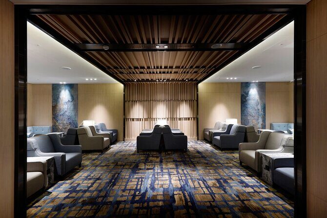 Taiwan Taoyuan International Airport Plaza Premium Lounge - The food setup: hot and cold buffet plus drinks