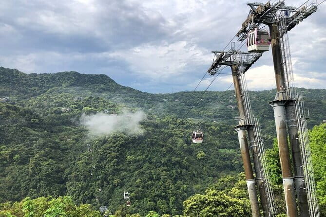 Taiwan TST : Private Tour Taipei, Yangmingshan, Beitou, Tamsui - Thermal Valley (Hell Valley): Steam, Emerald Water, and a Spooky Name