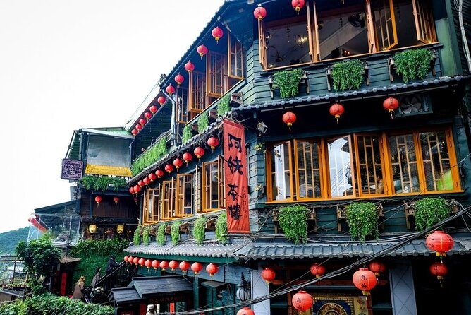 Taiwan TST: Private Tour Taipei Yehliu, Chaojing, Shifen, Jiufen - Shifen Waterfall and Shifen Old Street: the rail town rhythm