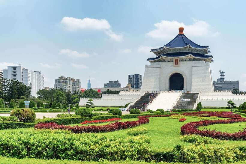 Taoyuan Airport: Layover Taipei City Tour - Quick hits you’ll feel the moment you land