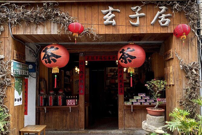 Thousand Island Lake and Pinglin Tea Plantation from Taipei - Tea tasting and tea ceremony style moments that actually teach