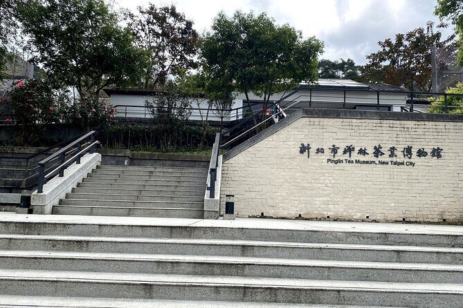 Thousand Island Lake and Pinglin Tea Plantation from Taipei - Pinglin Old Street: where tea culture turns into snacks and browsing