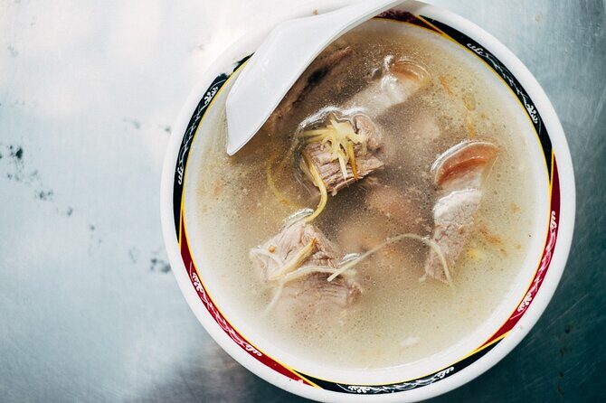 Traditional Old School Taiwanese Food Tour - Getting Oriented at Daqiaotour MRT Before You Eat