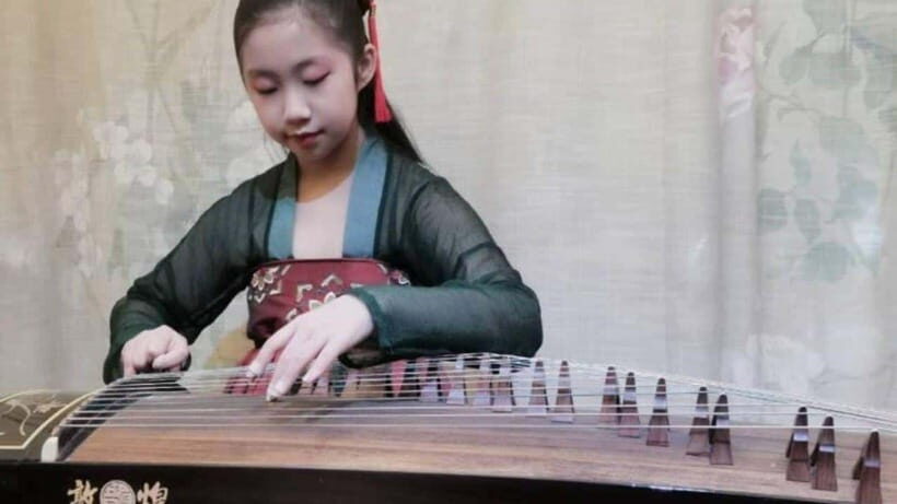 Wear Hanfu and play guzheng - A One-Hour Hanfu and Guzheng Reset in Beitou