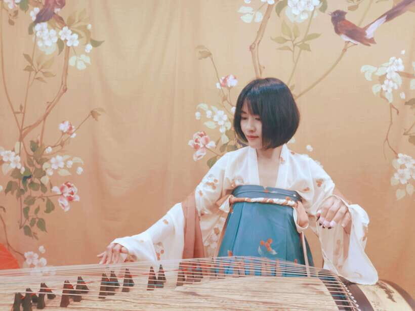 Wear Hanfu and play guzheng - Hanfu Dressing in the First 10 Minutes: Fast, Fun, and Guided