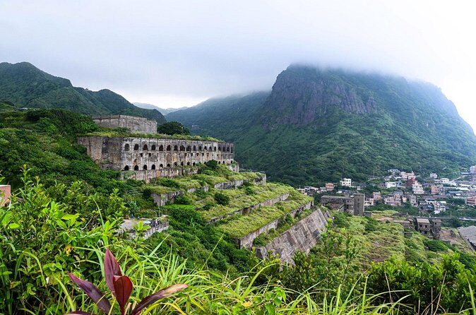 Yehliu, Golden Waterfall, Jiufen, Shifen Day Tour - Golden Waterfall and the mineral-color explanation