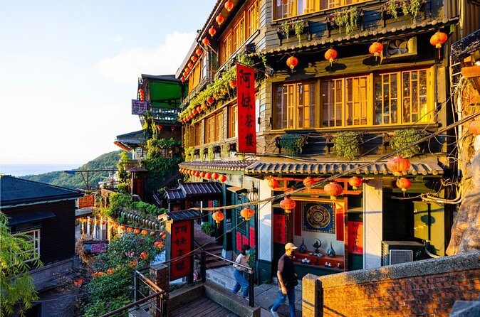 Yehliu, Golden Waterfall, Jiufen, Shifen Day Tour - Shifen Waterfall: the misty, rainbow-prone payoff